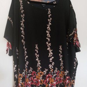 Torrid Tunic Top, Black Floral, Size 5 !